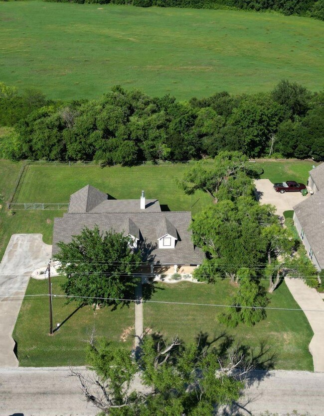 3207 Walnut Creek Pkwy, Granbury, TX 76049 - photo 2