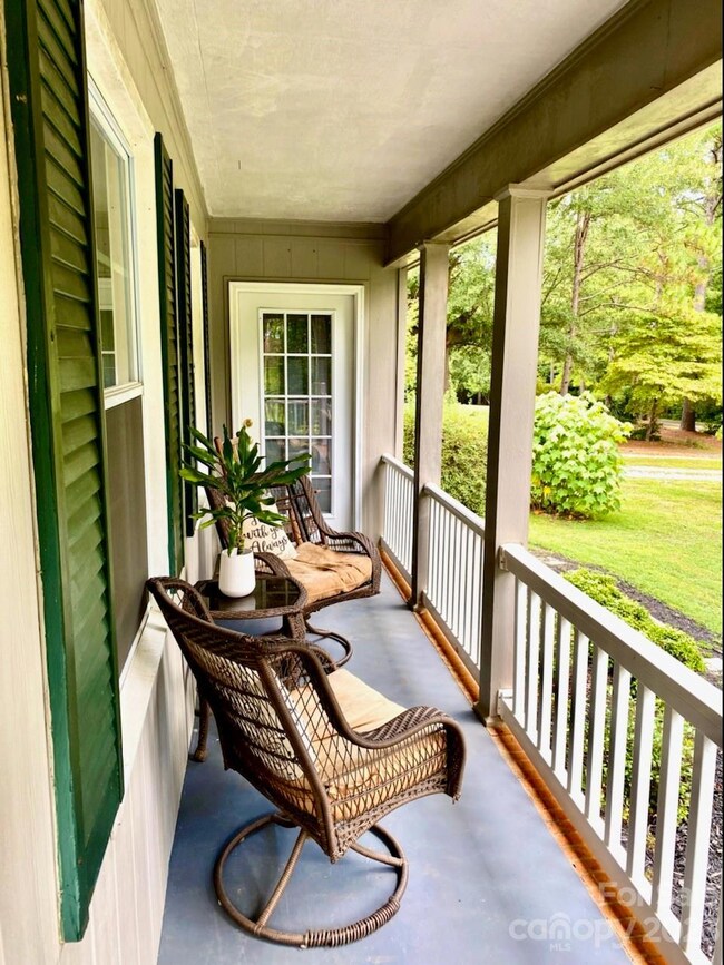 377 Rainbow Cir, Clover, SC 29710 - photo 3