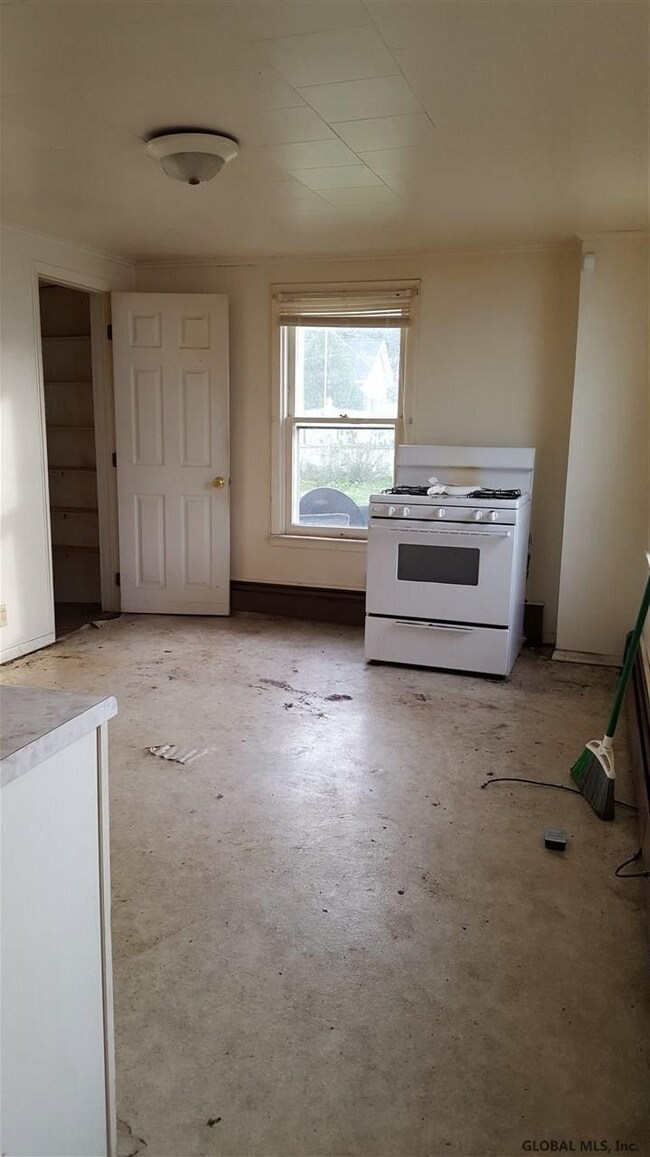 42 113th St, Troy, NY 12182 - photo 7