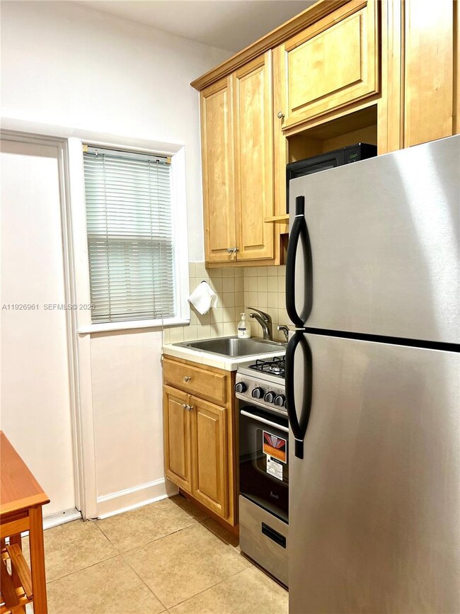 1561 Lenox Ave unit 9, Miami Beach, FL 33139 - photo 4