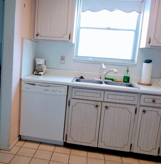 kitchen showing dishwasher