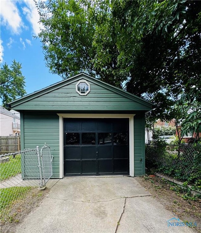 3851 Bowen Rd, Toledo, OH 43613 - photo 4