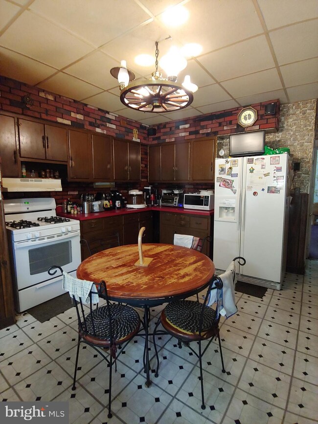 2828 Clifton Park Terrace, Baltimore, MD 21213 - photo 2