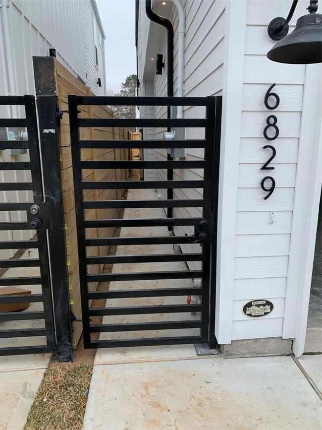 6829 Calhoun Rd, Houston, TX 77021 - photo 5