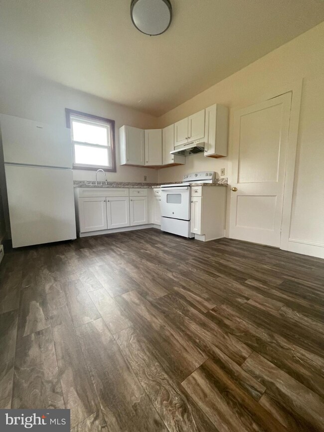 452 W 1st St unit 3, Birdsboro, PA 19508 - photo 2