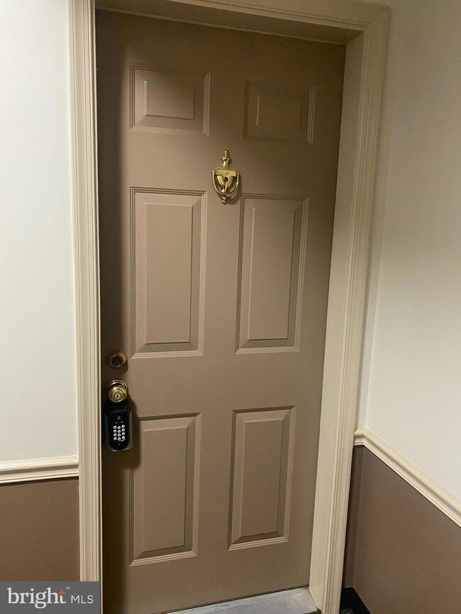 1905 N Rhodes St unit 34, Arlington, VA 22201 - photo 2