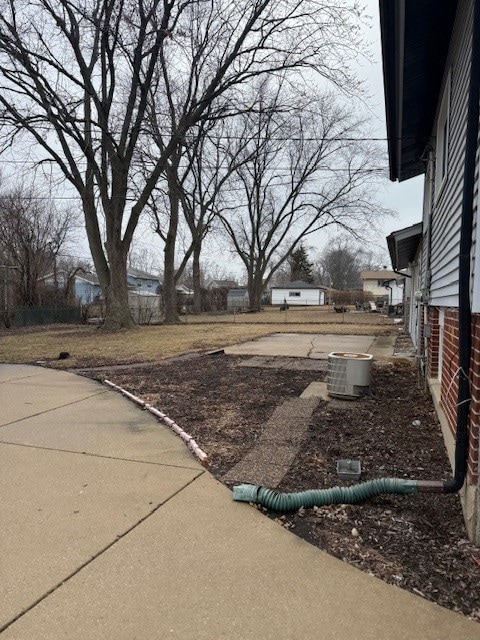 555 Baxter Ln, Hoffman Estates, IL 60169 - photo 2