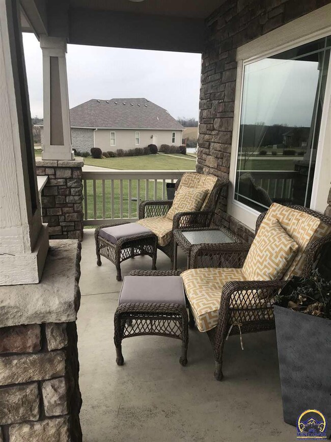 4537 SW Deer Trail St, Topeka, KS 66610 - photo 4