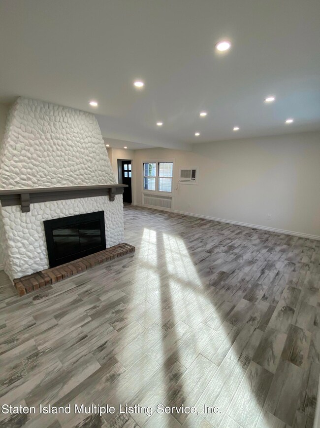 114 Coale Ave, Staten Island, NY 10314 - photo 3