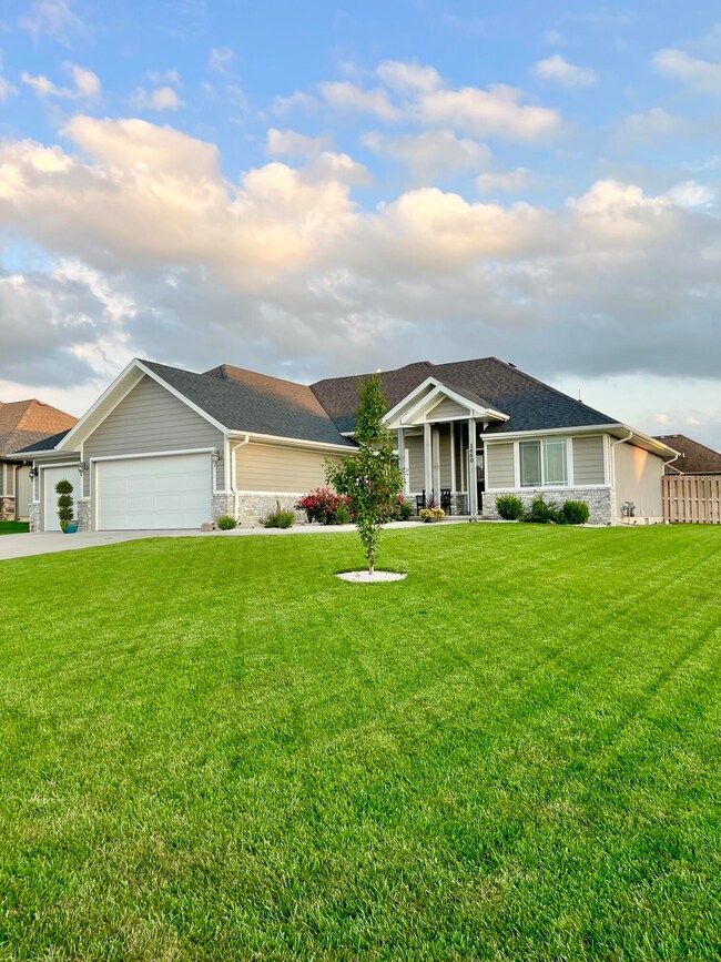 1660 E Pea Ridge Dr, Republic, MO 65738 - photo 2