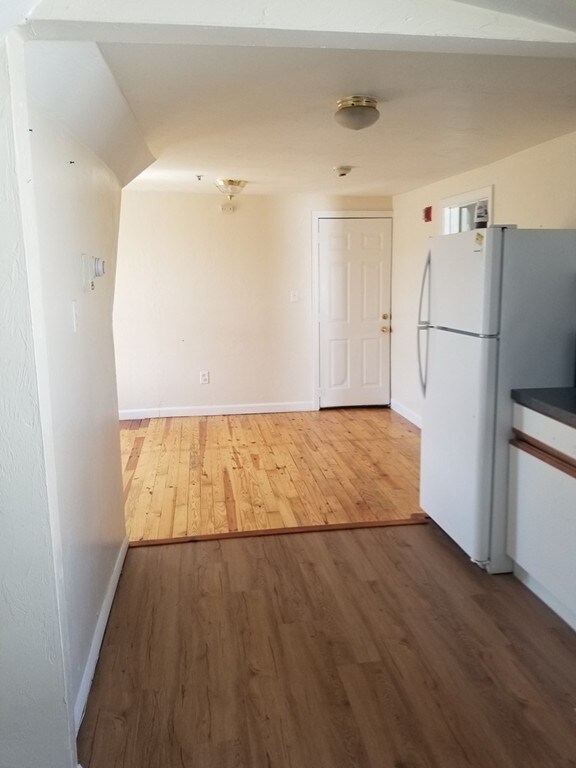 547 Bay St unit 3, Taunton, MA 02780 - photo 2