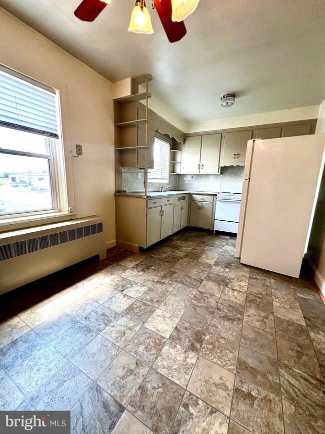 5995 Cumberland Hwy unit 2, Chambersburg, PA 17202 - photo 2