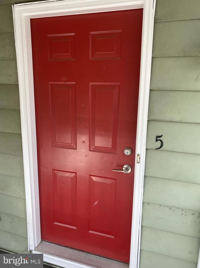 120 W 4th Ave unit 5, Ranson, WV 25438 - photo 2