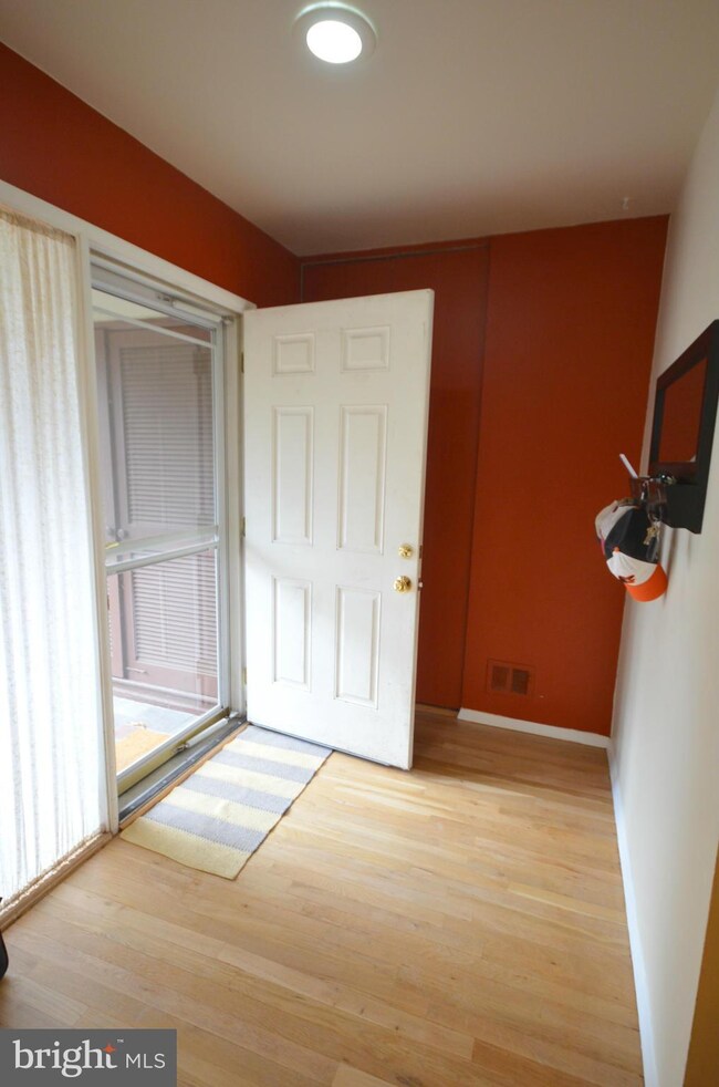 11529 Links Dr, Reston, VA 20190 - photo 3