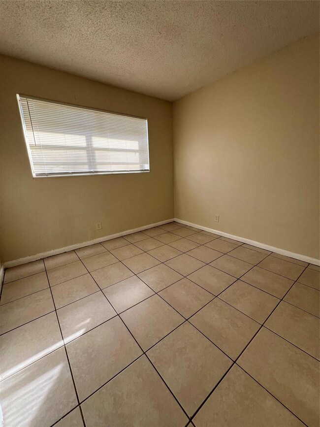 437 NW 9th Ave unit 2, Fort Lauderdale, FL 33311 - photo 6