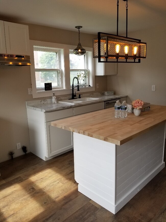 407 S Jackson St, Auburn, IN 46706 - photo 5