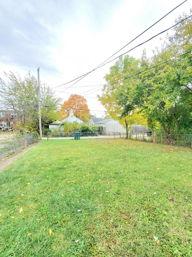 1047 E 21st Ave, Columbus, OH 43211 - photo 2