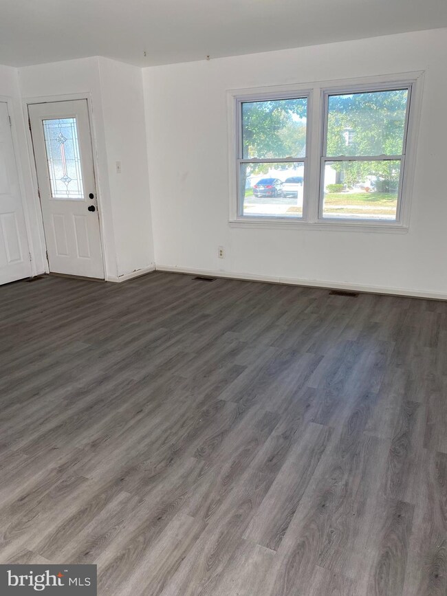 1310 Briarwood Dr, Williamstown, NJ 08094 - photo 4