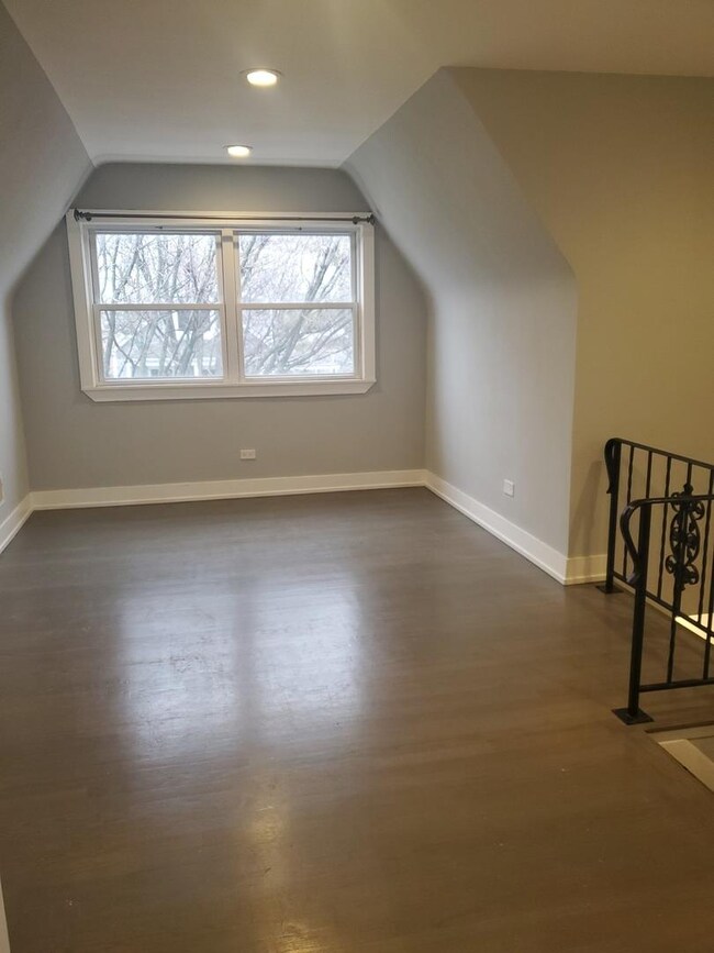 1514 East Ave unit 2, Berwyn, IL 60402 - photo 3