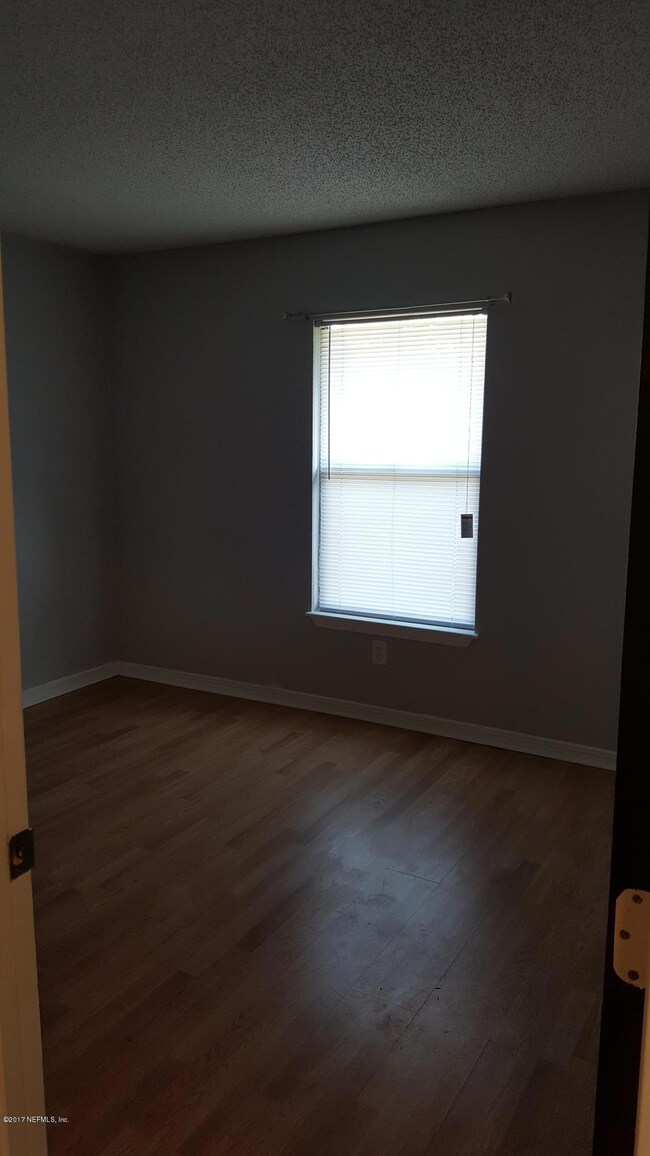 4560 Melissa Ct W, Jacksonville, FL 32210 - photo 4