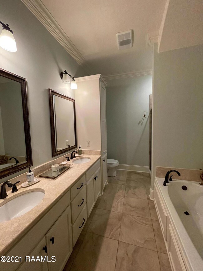 106_Emerald_Sands_master_bath_1