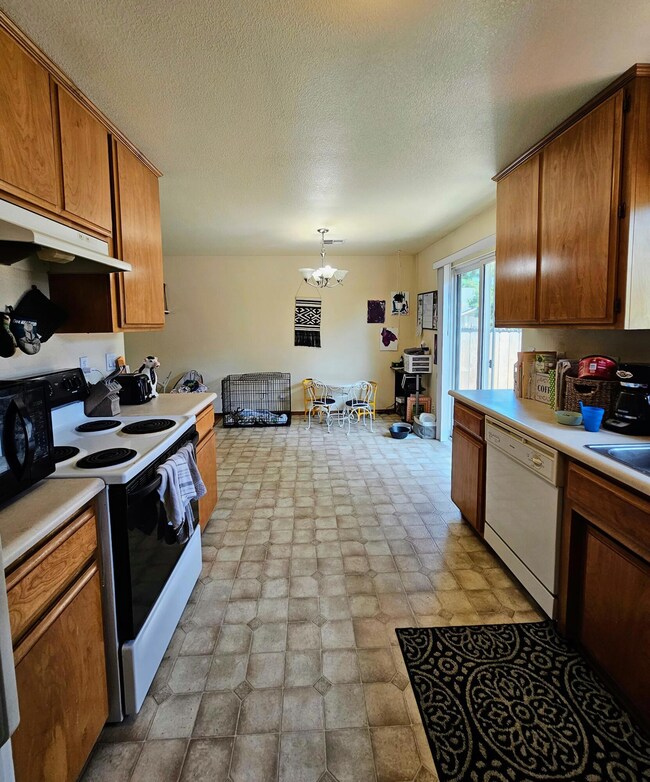 1232 W Harbeck Rd, Grants Pass, OR 97527 - photo 5