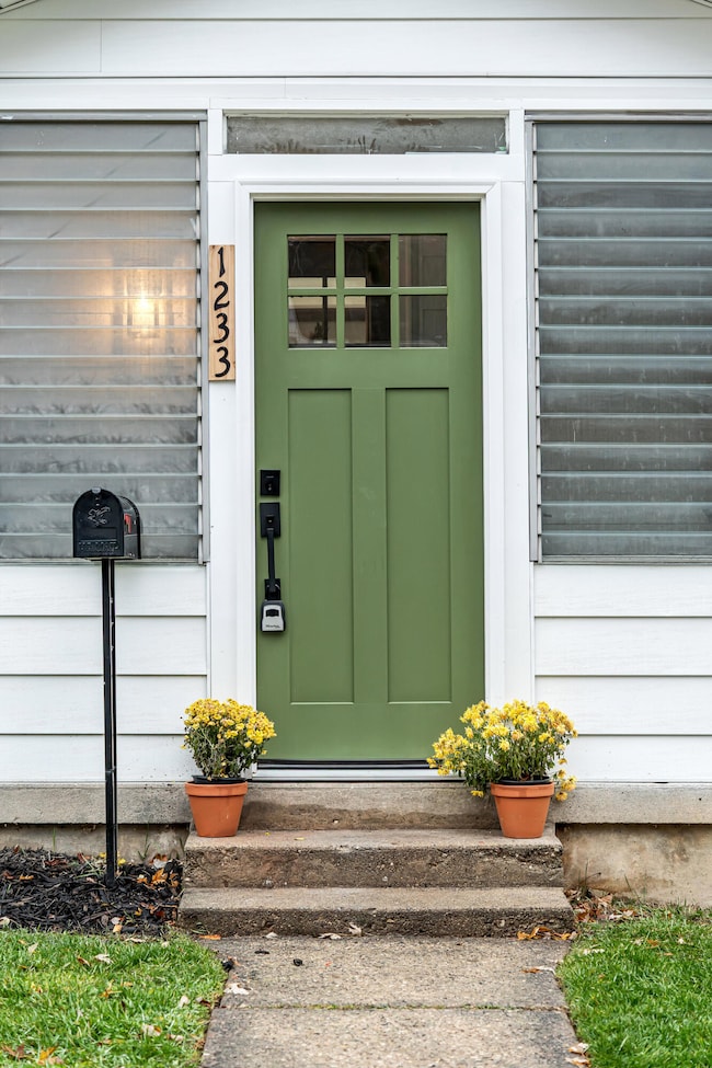 1233 Emerald Ave NE, Grand Rapids, MI 49505 - photo 3