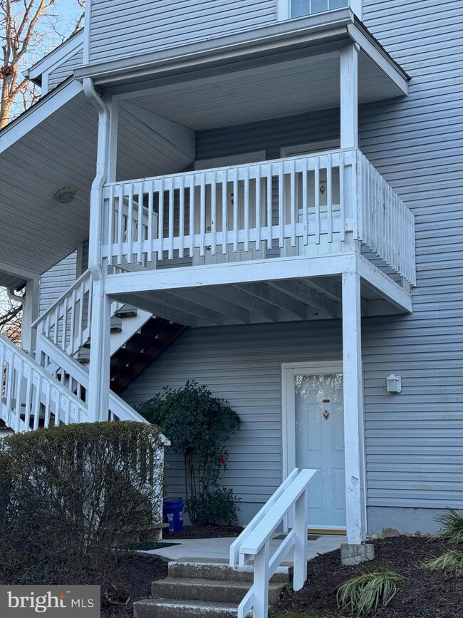 11948 Cardamom Dr, Woodbridge, VA 22192 - photo 3