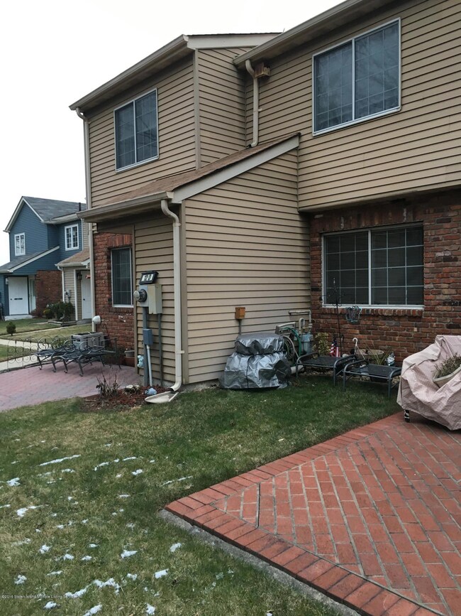 12 Franklin Ln unit D, Staten Island, NY 10306 - photo 3