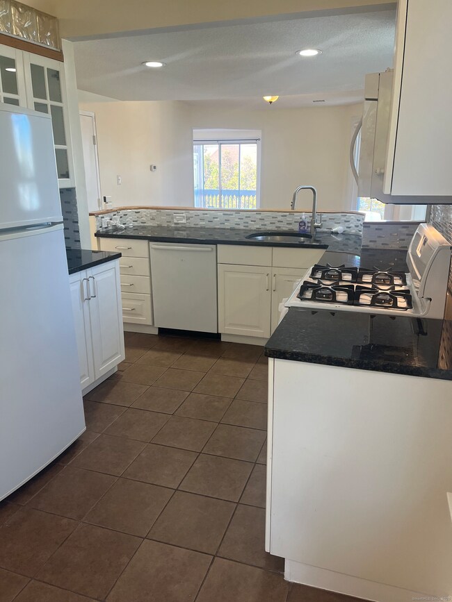 896 Quinnipiac Ave unit 3, New Haven, CT 06513 - photo 5