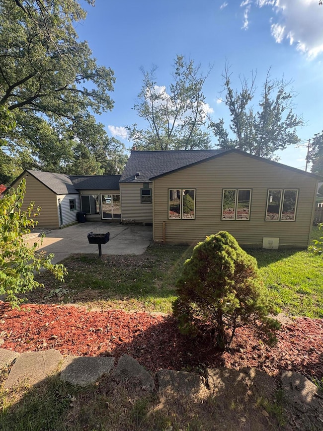 1659 Shangrai La Dr SE, Grand Rapids, MI 49508 - photo 4