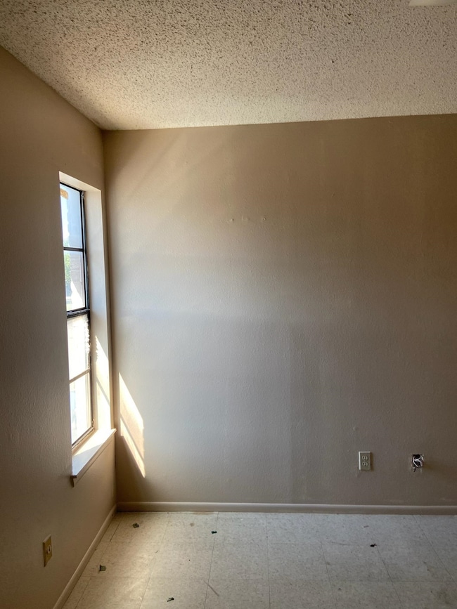 100 E Hillside Rd unit 203, Laredo, TX 78041 - photo 3