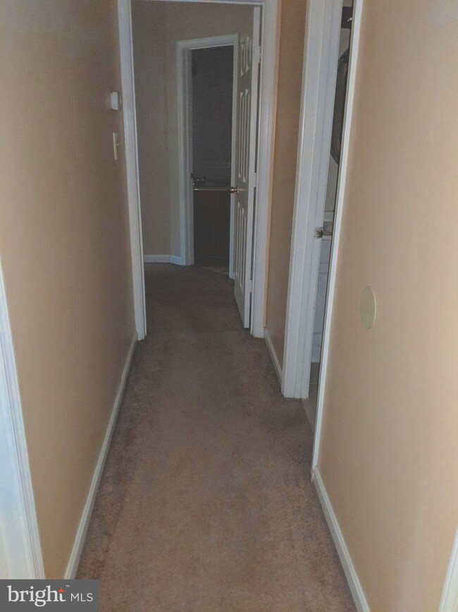 2061 Alice Ave unit 104, Oxon Hill, MD 20745 - photo 2