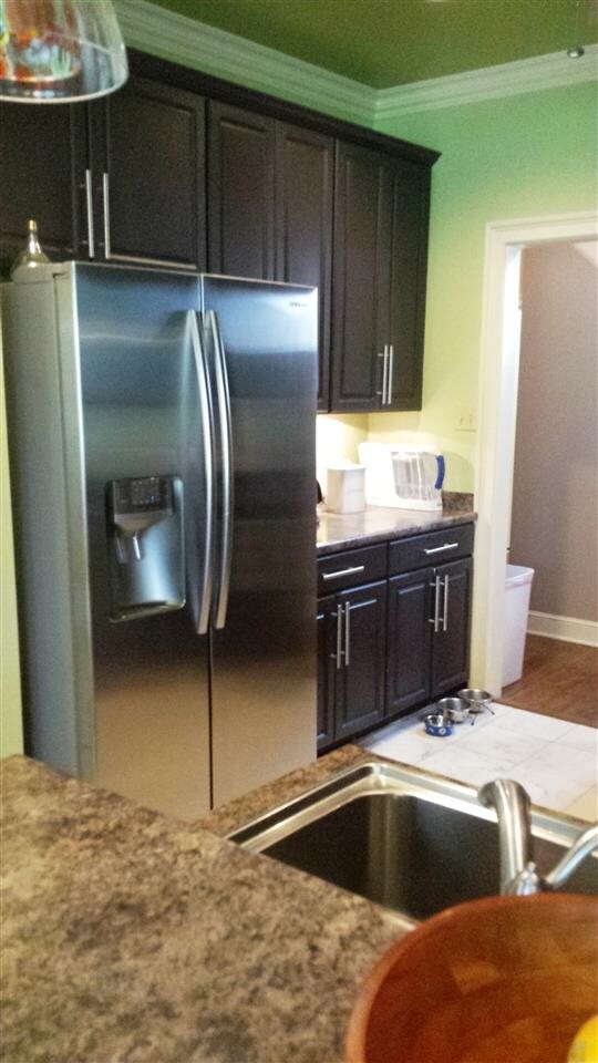 Update kitchen. New marble floor. SS appliances. V