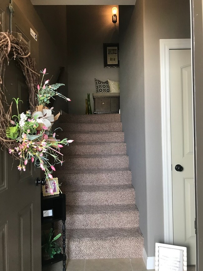 4536 N Thornhill Dr unit 204D, Peoria, IL 61615 - photo 7