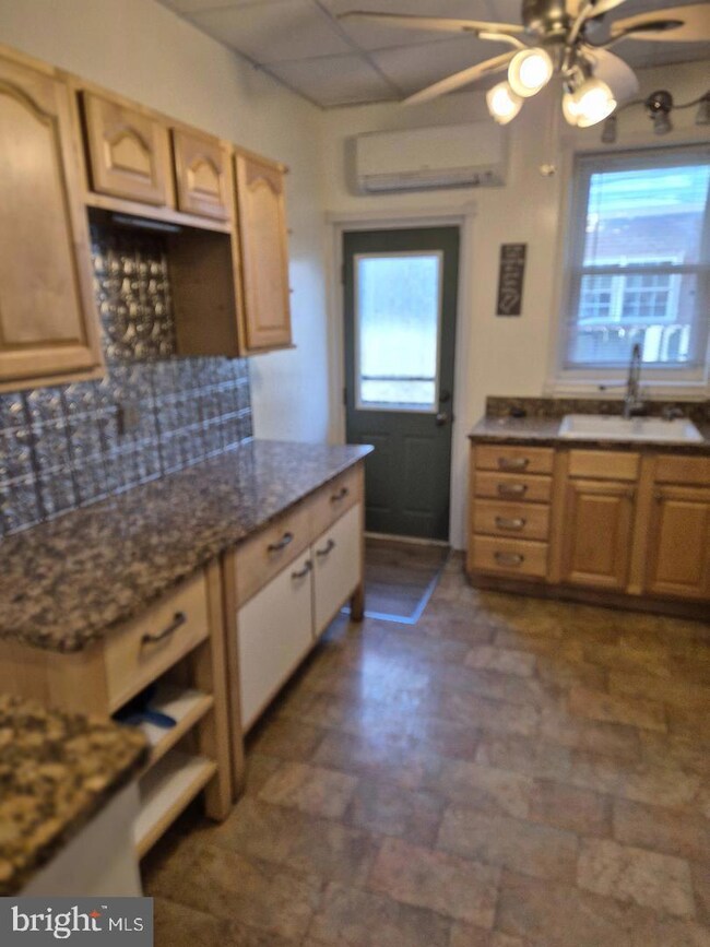 2417 S Opal St, Philadelphia, PA 19145 - photo 6