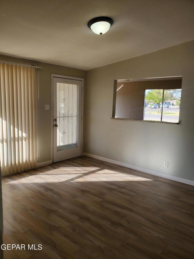 300 Maricela Dr, El Paso, TX 79915 - photo 2