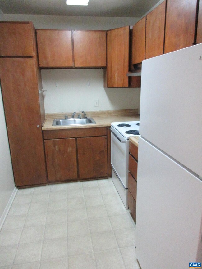 1215 Wertland St unit C34, Charlottesville, VA 22903 - photo 4
