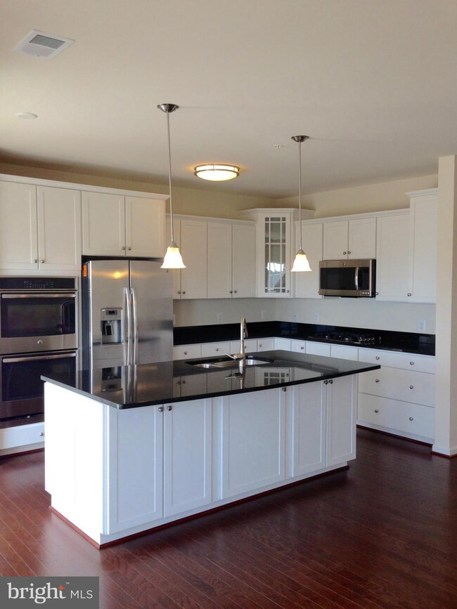 43518 Stonecliff Terrace unit 1B2, Chantilly, VA 20152 - photo 3