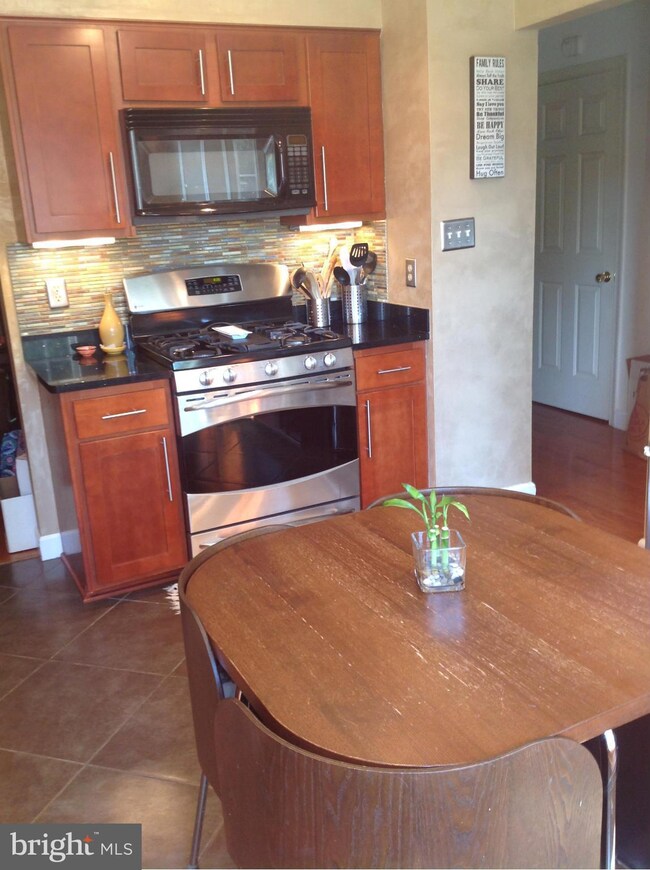 7741 Jewelweed Ct, Springfield, VA 22152 - photo 4