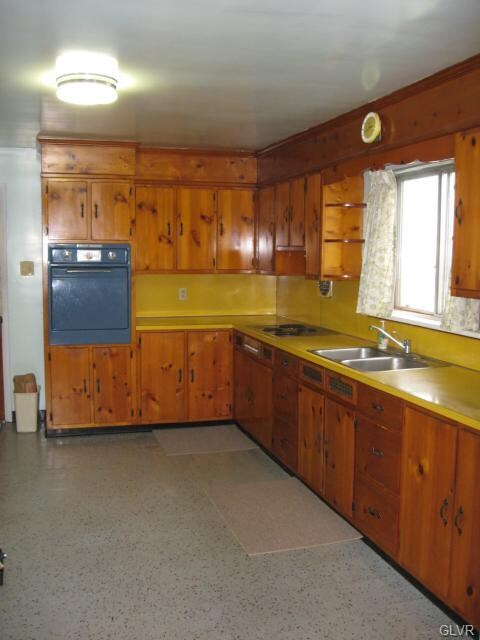 Original kitchen - electric cooktop with vintage b
