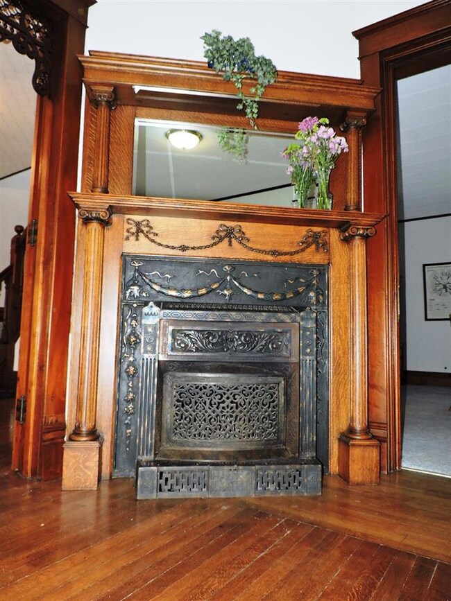 717 Maple Ave, Decorah, IA 52101 - photo 5