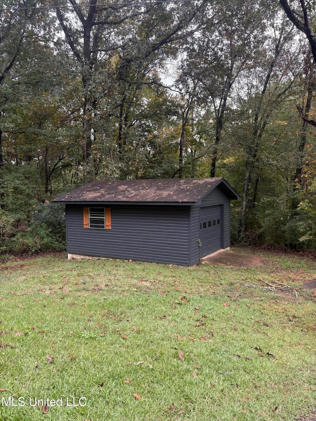 Detached garage