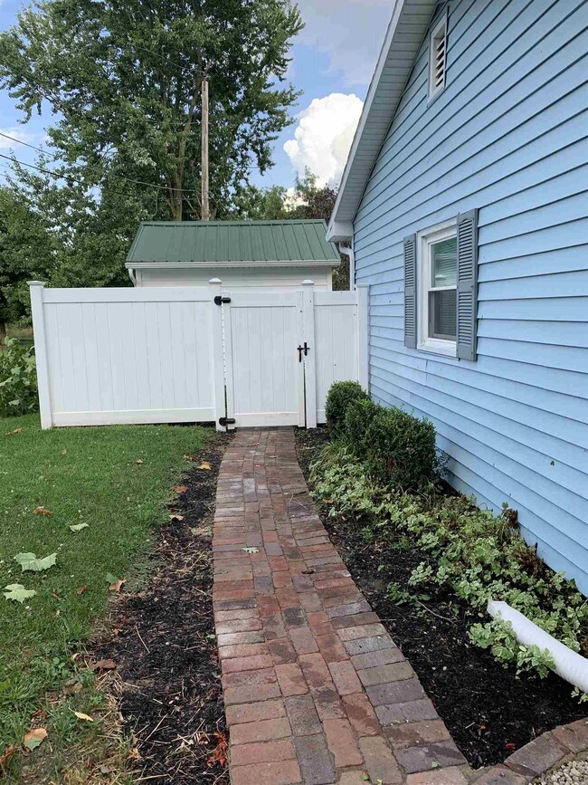 119 Holly Ln, Geneva, IN 46740 - photo 2