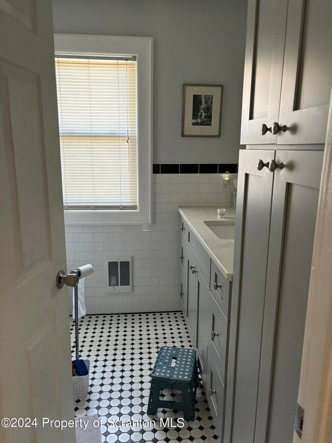 1305 Oram St, Scranton, PA 18504 - photo 7