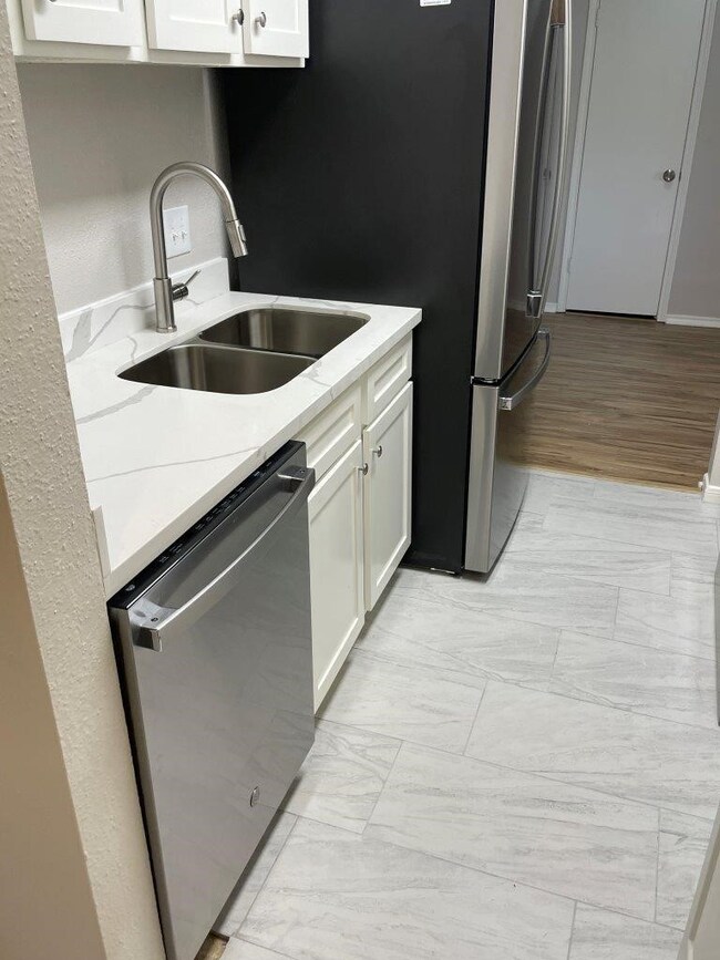 3608 Ocee St, Houston, TX 77063 - photo 7