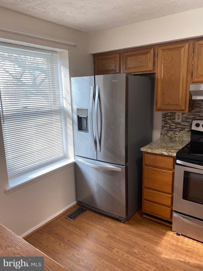 6041 Rowanberry Dr, Elkridge, MD 21075 - photo 3