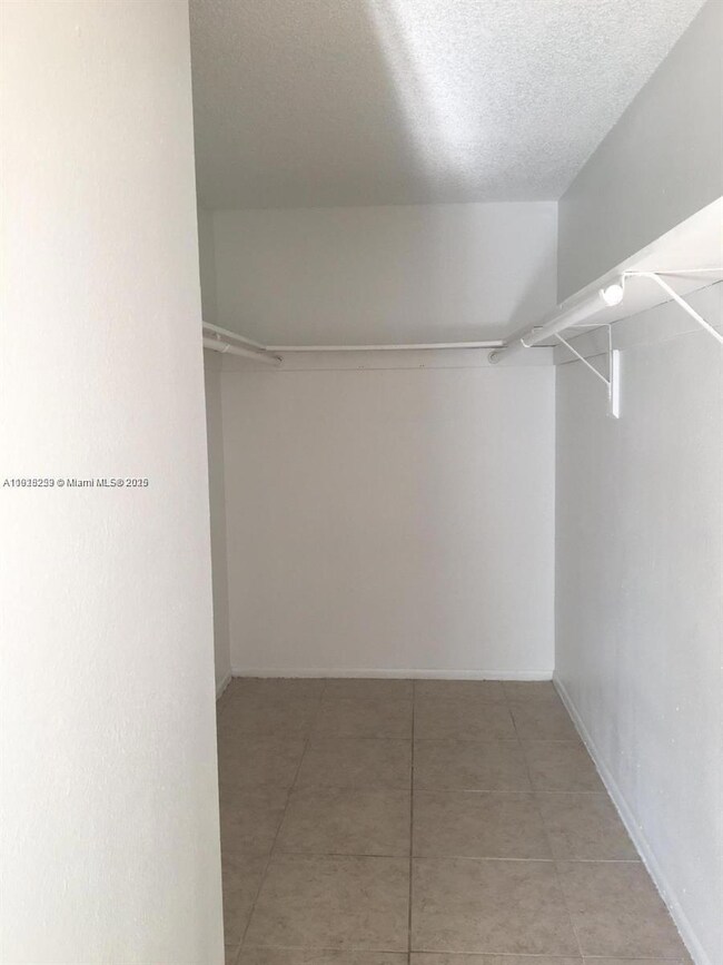 437 Executive Center Dr unit 209, West Palm Beach, FL 33401 - photo 6