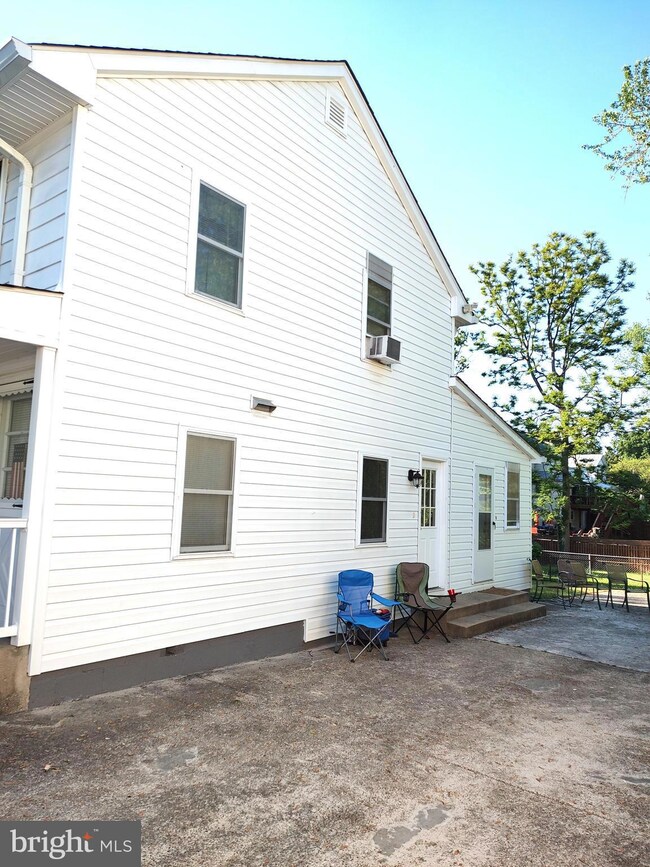 929 Montgomery St unit C, Laurel, MD 20707 - photo 3