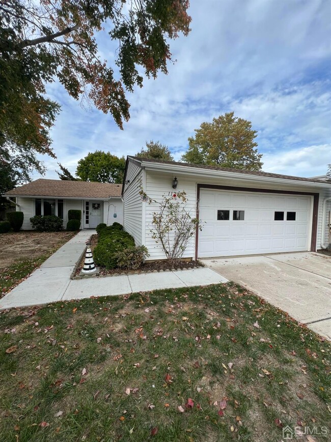 112 Indigo Plaza unit A, Monroe Township, NJ 08831 - photo 2